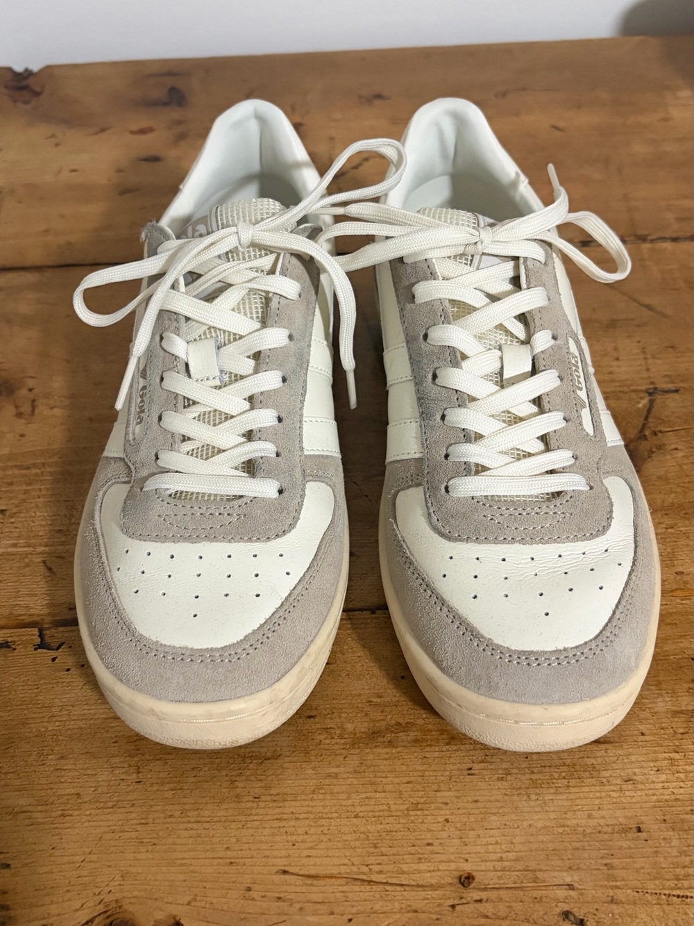 GOLA- Classic Women's Suede & Leather Trainer in Off-White and Light Gray